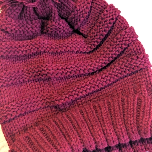 NWOT - C.C Burgundy Slouchy Knitted Winter Beanie/Hat w/ Pom Pom - Picture 7 of 7